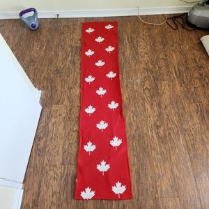 Queenwest Trading Co Red Maple Leaf Table Runner
